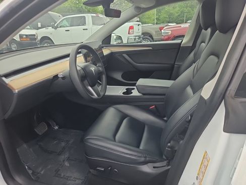 Used 2022 Tesla Model Y Long Range AWD/4WD image 3