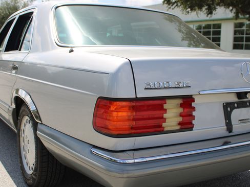 Used 1990 Mercedes-Benz 300 SE image 31
