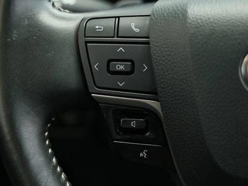 Used 2025 Toyota Camry SE FWD image 32