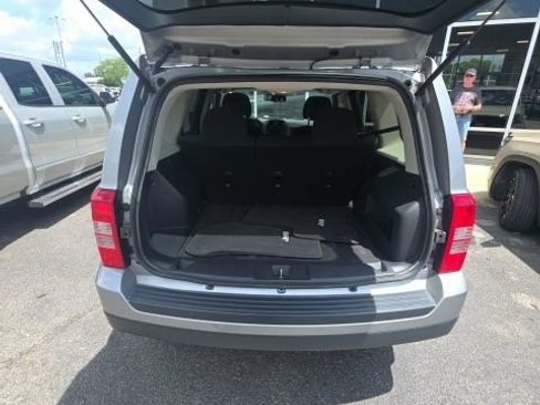 Used 2015 Jeep Patriot Latitude AWD/4WD image 37