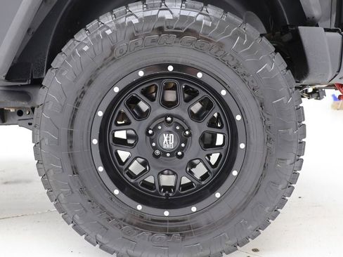 Used 2017 Jeep Wrangler Unlimited Rubicon image 11