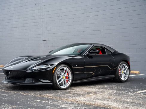 Used 2025 Ferrari Roma Spider RWD image 18