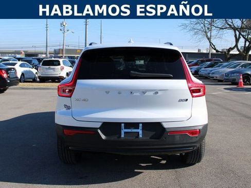 Used 2025 Volvo XC40 B5 Plus image 4