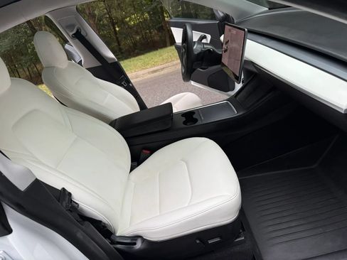 Used 2022 Tesla Model Y Long Range AWD/4WD image 31