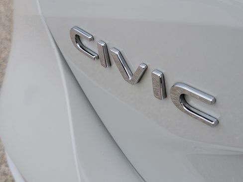 Used 2024 Honda Civic Sport image 9