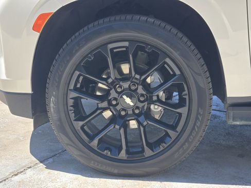 Used 2023 Chevrolet Tahoe High Country w/ Premium Package 2 RWD image 14