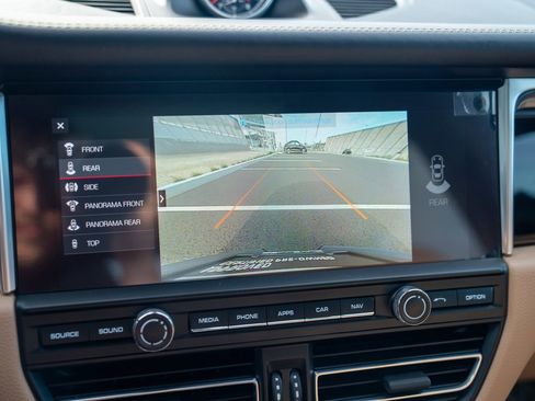 Certified 2020 Porsche Macan image 19