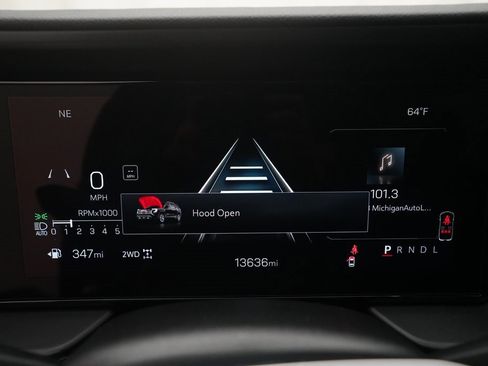 Used 2025 GMC Terrain Elevation w/ Black Edition image 2