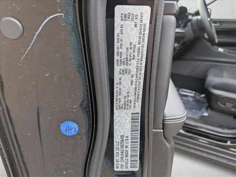 New 2025 Jeep Grand Cherokee L Laredo image 16