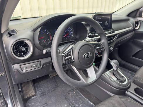 Used 2020 Kia Forte LXS FWD image 11