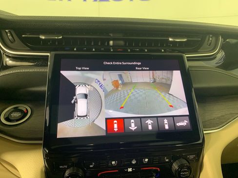 Used 2023 Jeep Grand Cherokee 4WD 4xe w/ Luxury Tech Group II image 27