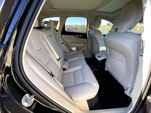 Used 2023 Volvo XC60 T8 Ultimate w/ Climate Package AWD/4WD image 29