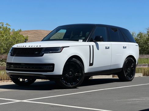Used 2024 Land Rover Range Rover SE AWD/4WD image 2