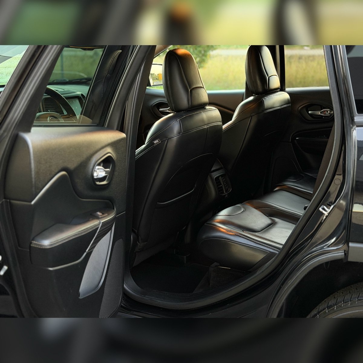 Used 2017 Jeep Cherokee Limited FWD image 7