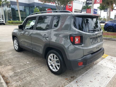 Used 2019 Jeep Renegade Latitude image 4