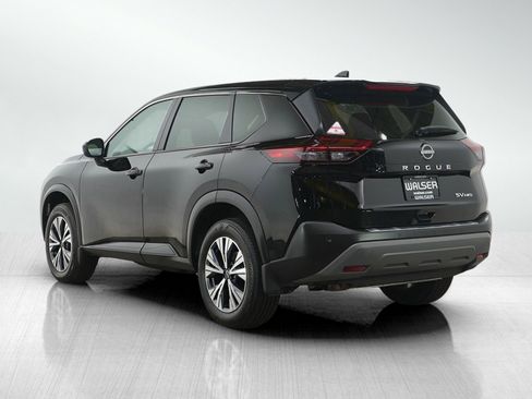 Used 2023 Nissan Rogue SV image 3