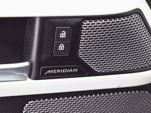 Used 2023 Land Rover Defender 90 S image 9