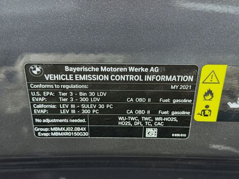 Used 2021 BMW 330i Sedan w/ Driving Assistance Package image 21