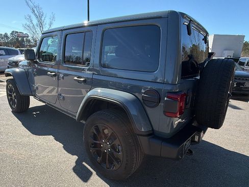 Used 2025 Jeep Wrangler Sahara w/ Safety Group image 10