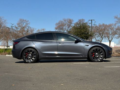 Used 2023 Tesla Model 3 Performance image 3
