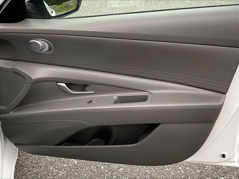 Used 2024 Hyundai Elantra SEL FWD image 12