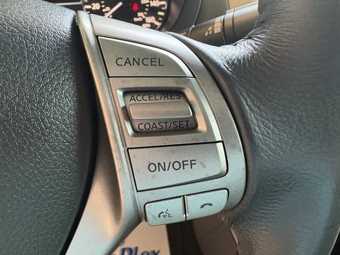 Used 2015 Nissan Altima 2.5 SV w/ Convenience Package FWD image 12