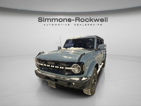 Used 2023 Ford Bronco Outer Banks image 3
