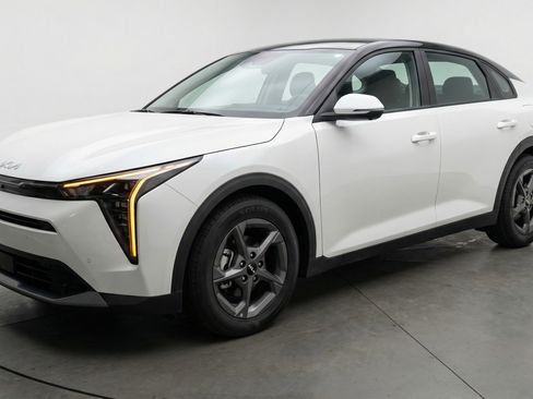 Used 2025 Kia K4 LXS image 3