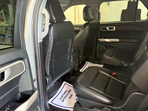 Used 2023 Ford Explorer XLT w/ Equipment Group 202A AWD/4WD image 21