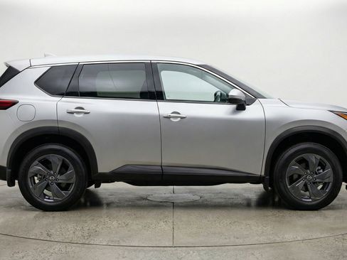 Used 2025 Nissan Rogue SV FWD image 11