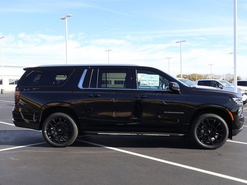 New 2026 Chevrolet Suburban LS image 9