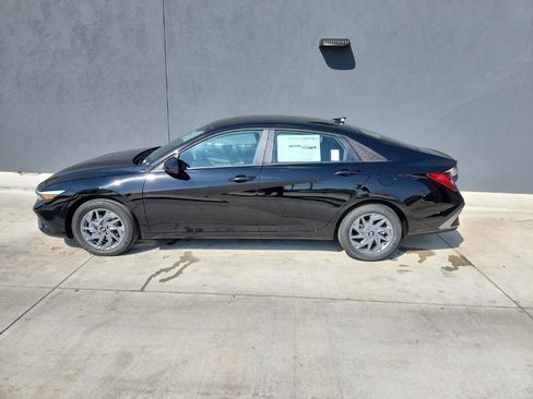 New 2026 Hyundai Elantra Hybrid FWD image 4