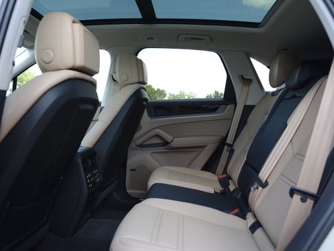 Certified 2026 Porsche Cayenne AWD/4WD image 29