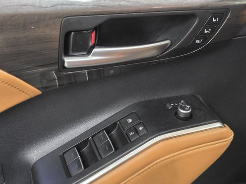 Used 2023 Toyota Highlander Platinum image 28