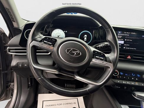 Used 2022 Hyundai Elantra SEL w/ Convenience Package FWD image 11