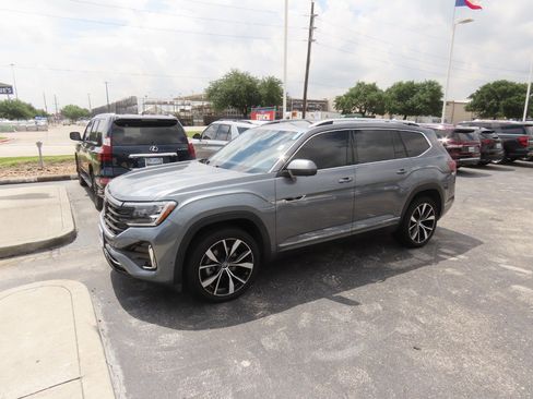 Used 2024 Volkswagen Atlas SEL Premium R-Line AWD/4WD image 2
