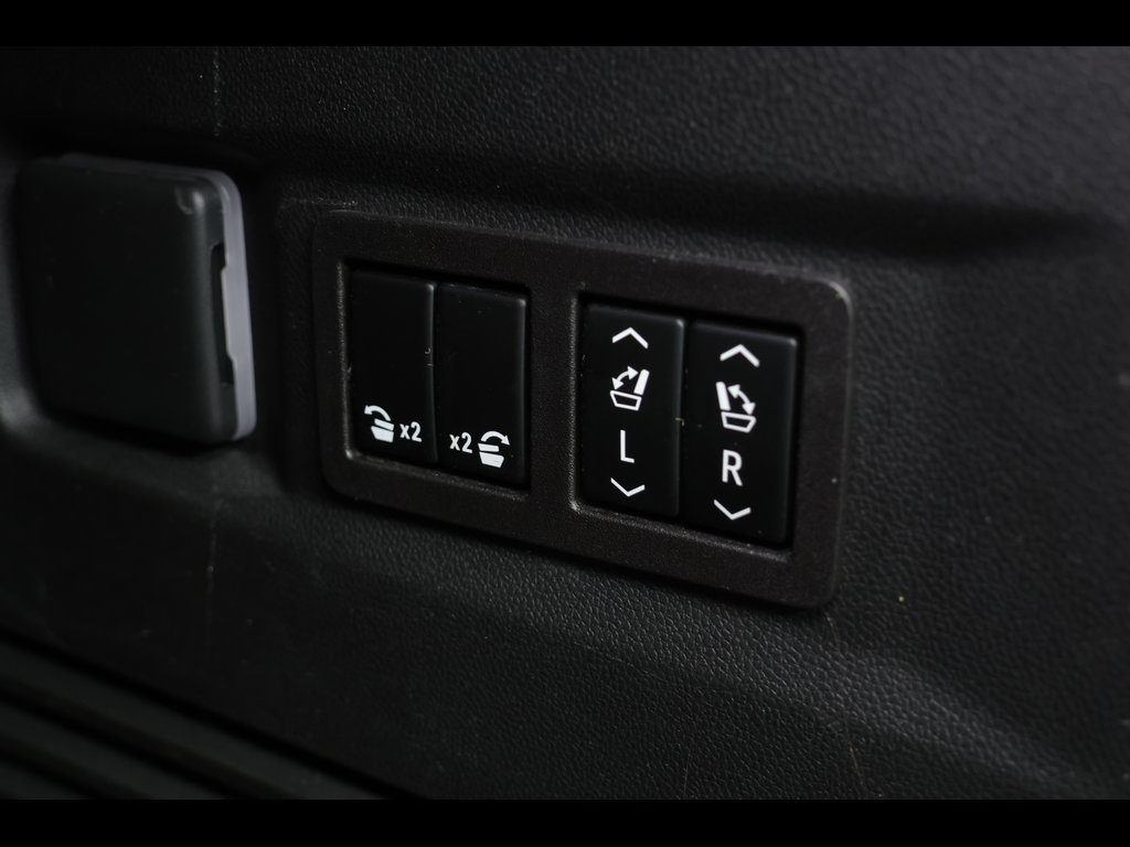 Used 2023 Chevrolet Tahoe Premier AWD/4WD image 22