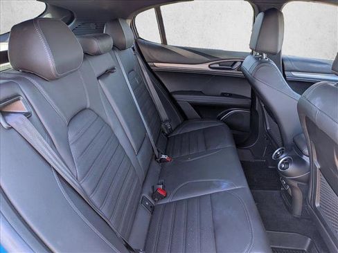 Used 2022 Alfa Romeo Stelvio Veloce image 19