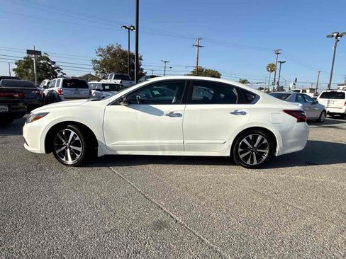 Used 2017 Nissan Altima 2.5 SR FWD image 2