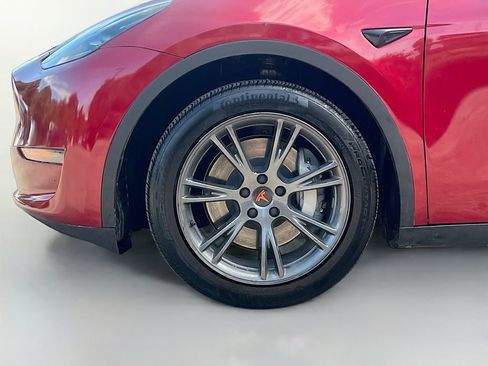 Used 2025 Tesla Model Y Long Range RWD image 32