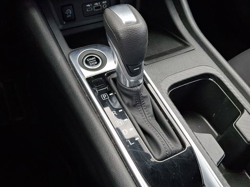 Used 2025 Nissan Sentra SV image 15