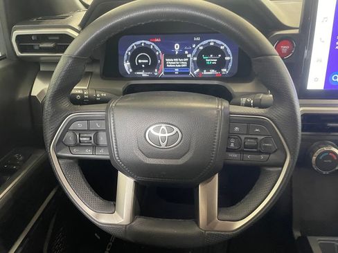Used 2025 Toyota Tacoma TRD Off-Road AWD/4WD image 13
