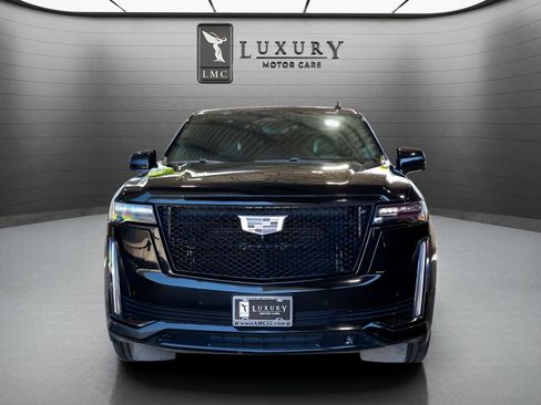 Used 2022 Cadillac Escalade Sport Platinum w/ LPO, ONYX Package AWD/4WD image 3