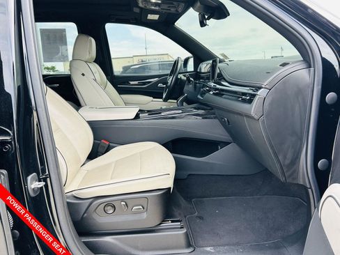 Used 2022 Cadillac Escalade Sport w/ Touring Package AWD/4WD image 37
