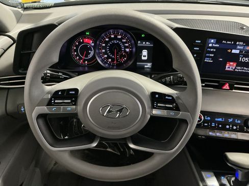 Used 2023 Hyundai Elantra SEL w/ Preferred Accessory Package FWD image 17