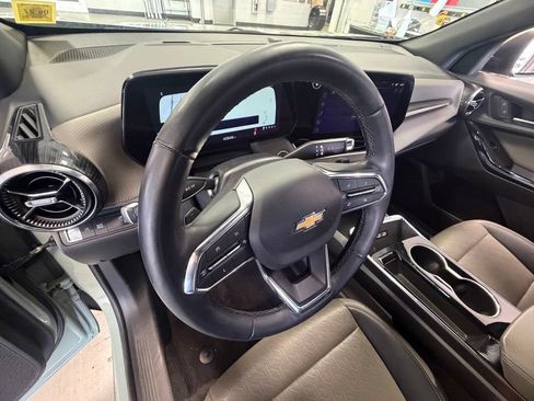 Used 2025 Chevrolet Equinox LT w/ Convenience Package II FWD image 18