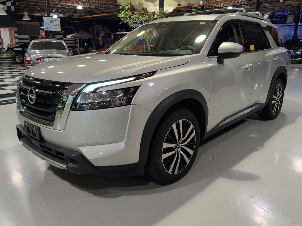 Used 2023 Nissan Pathfinder Platinum AWD/4WD image 8