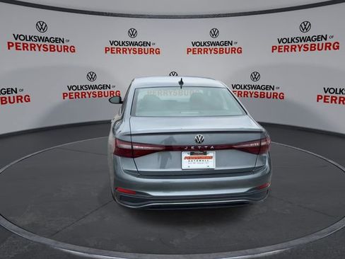 Used 2025 Volkswagen Jetta Sport image 7