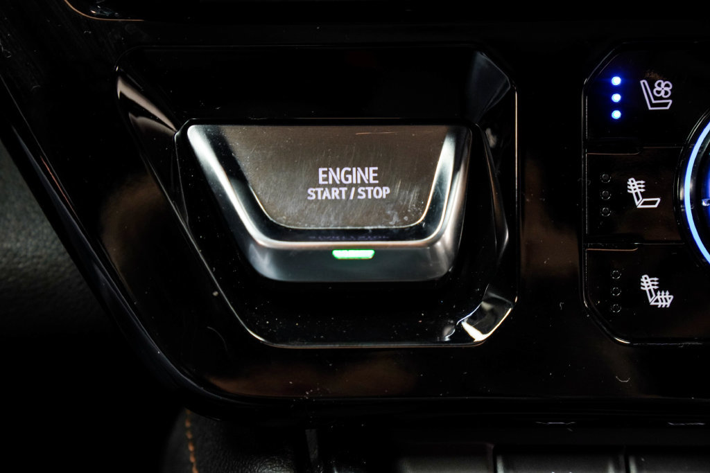 Used 2023 GMC Sierra 1500 AT4 w/ Technology Package AWD/4WD image 30