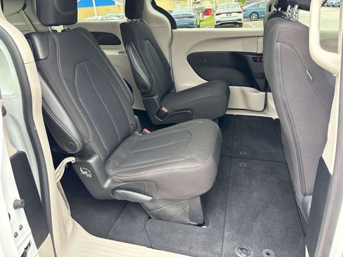Used 2023 Chrysler Voyager LX FWD image 21